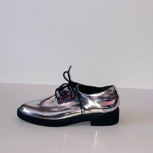 Metallic dress shoes